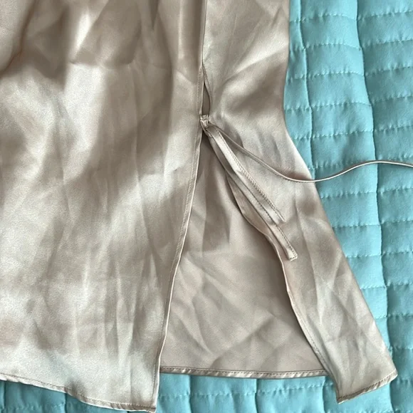 Large Gold color Lace back Nighty - Picture 4 of 4